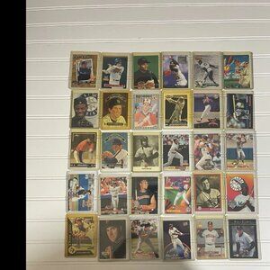Lot of 30 baseball cards Palmeiro, Paige, Thomas, Gonzalez, Belle, Manny Ramirez